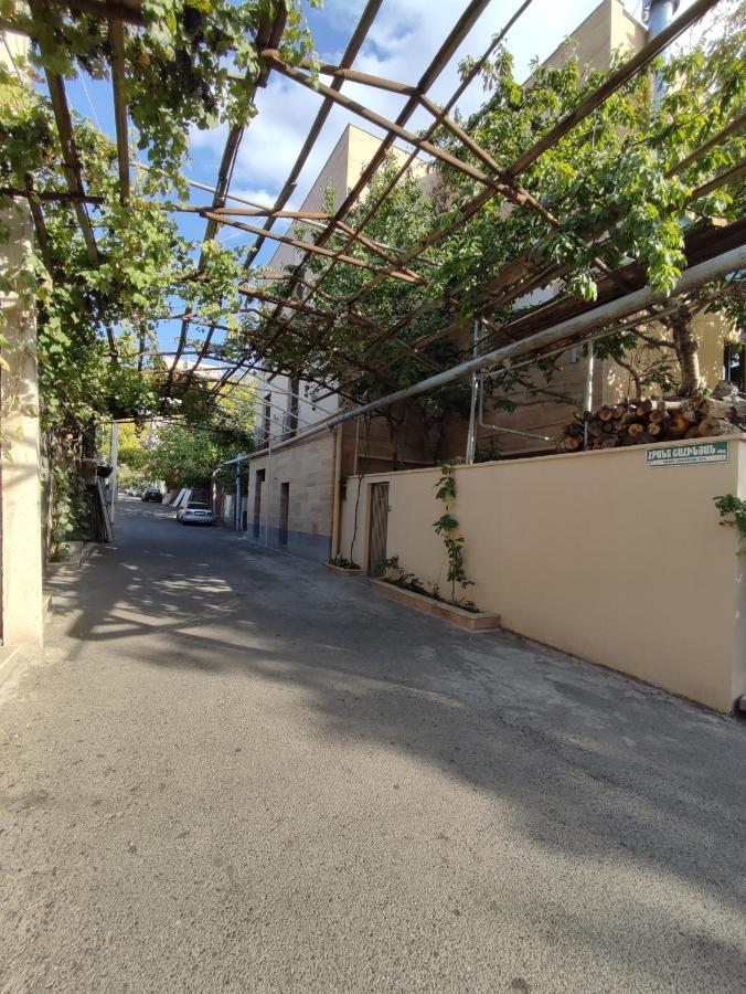 Hotelise I Bells-Of-Ireland Apartment Jereván Kültér fotó